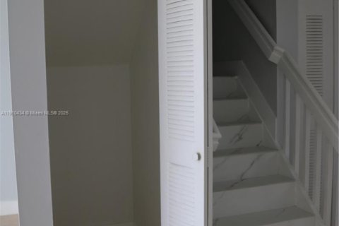 Touwnhouse à vendre à Miami, Floride: 3 chambres, 117.99 m2 № 1966898 - photo 10