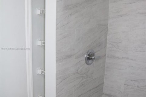 Touwnhouse à vendre à Miami, Floride: 3 chambres, 117.99 m2 № 1966898 - photo 16
