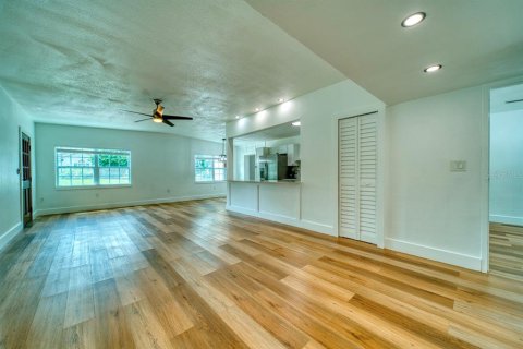 Villa ou maison à louer à Orlando, Floride: 4 chambres, 156.35 m2 № 2429314 - photo 10