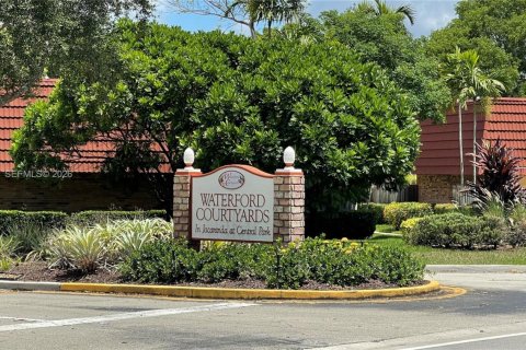 Adosado en Plantation, Florida 2 dormitorios, 127.46 m2 № 2026350