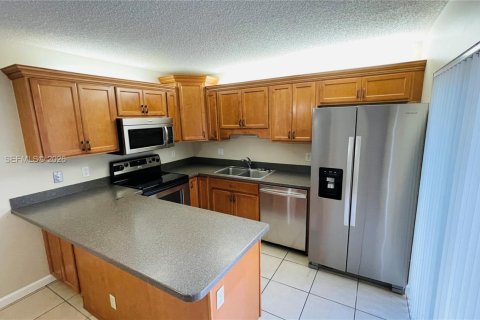 Adosado en alquiler en Plantation, Florida, 2 dormitorios, 127.46 m2 № 2026350 - foto 3