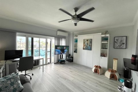 Condominio en venta en Clearwater, Florida, 4 habitaciones, 47.1 m2 № 1828651 - foto 2