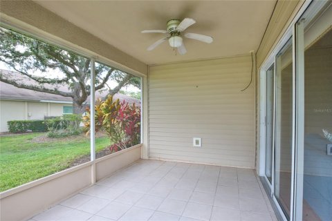 Condo in Sun City Center, Florida, 2 bedrooms  № 1676002 - photo 21