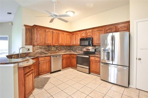 Condo in Sun City Center, Florida, 2 bedrooms  № 1676002 - photo 8