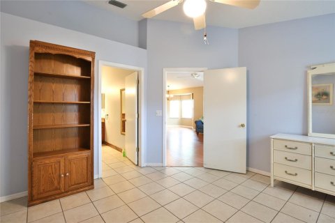 Condo in Sun City Center, Florida, 2 bedrooms  № 1676002 - photo 11