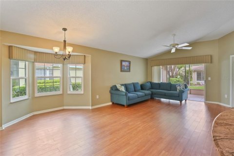 Condo in Sun City Center, Florida, 2 bedrooms  № 1676002 - photo 5