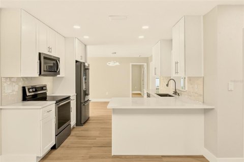 Villa ou maison à vendre à Bradenton, Floride: 3 chambres, 188.87 m2 № 2430625 - photo 11