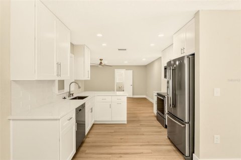 Villa ou maison à vendre à Bradenton, Floride: 3 chambres, 188.87 m2 № 2430625 - photo 8