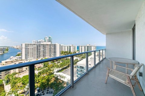 Condominio en alquiler en Hollywood, Florida, 2 dormitorios, 99.87 m2 № 1958878 - foto 22