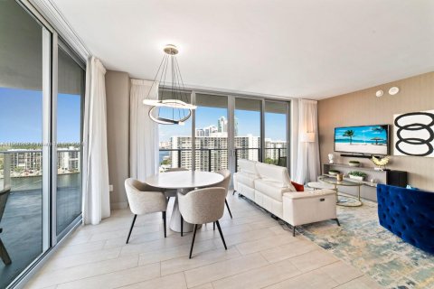 Condominio en alquiler en Hollywood, Florida, 2 dormitorios, 99.87 m2 № 1958878 - foto 2