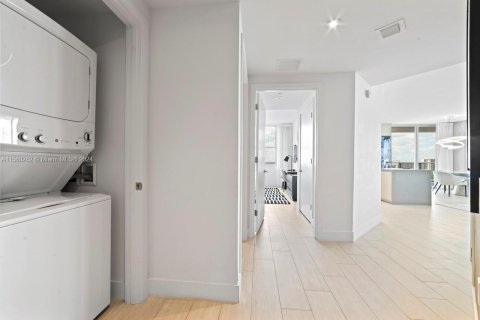 Condominio en alquiler en Hollywood, Florida, 2 dormitorios, 99.87 m2 № 1958878 - foto 18