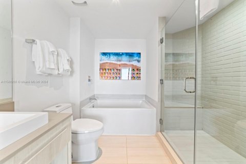 Condominio en alquiler en Hollywood, Florida, 2 dormitorios, 99.87 m2 № 1958878 - foto 14