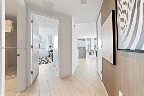 Condominio en alquiler en Hollywood, Florida, 2 dormitorios, 99.87 m2 № 1958878 - foto 17