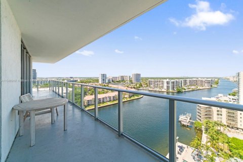 Condominio en alquiler en Hollywood, Florida, 2 dormitorios, 99.87 m2 № 1958878 - foto 23
