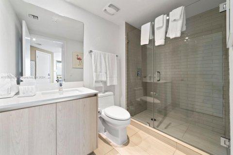 Condominio en alquiler en Hollywood, Florida, 2 dormitorios, 99.87 m2 № 1958878 - foto 16