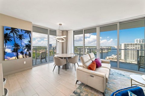 Condominio en alquiler en Hollywood, Florida, 2 dormitorios, 99.87 m2 № 1958878 - foto 4
