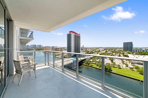 Condominio en alquiler en Hollywood, Florida, 2 dormitorios, 99.87 m2 № 1958878 - foto 24