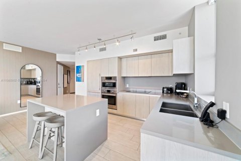 Condominio en alquiler en Hollywood, Florida, 2 dormitorios, 99.87 m2 № 1958878 - foto 7