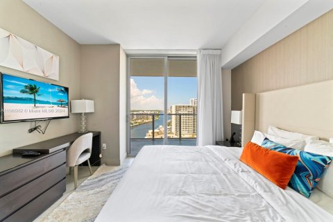 Condominio en alquiler en Hollywood, Florida, 2 dormitorios, 99.87 m2 № 1958878 - foto 11