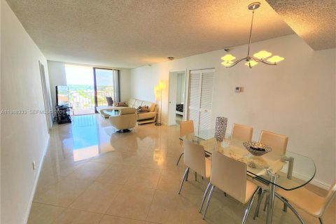 Снять в аренду кондоминиум в Санни-Айлс-Бич, Флорида 2 спальни, 93.65м2, № 2004640 - фото 2