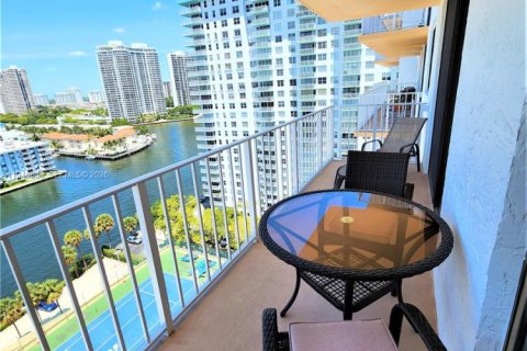 Снять в аренду кондоминиум в Санни-Айлс-Бич, Флорида 2 спальни, 93.65м2, № 2004640 - фото 10