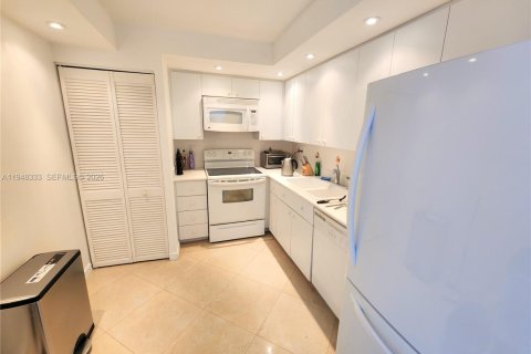 Снять в аренду кондоминиум в Санни-Айлс-Бич, Флорида 2 спальни, 93.65м2, № 2004640 - фото 5