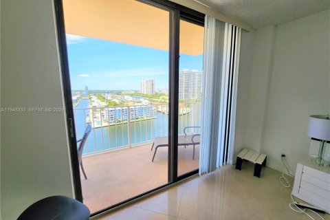 Снять в аренду кондоминиум в Санни-Айлс-Бич, Флорида 2 спальни, 93.65м2, № 2004640 - фото 21