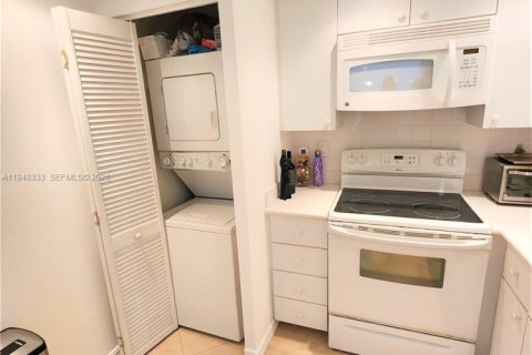 Снять в аренду кондоминиум в Санни-Айлс-Бич, Флорида 2 спальни, 93.65м2, № 2004640 - фото 7