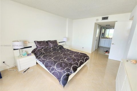 Снять в аренду кондоминиум в Санни-Айлс-Бич, Флорида 2 спальни, 93.65м2, № 2004640 - фото 16