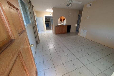House in New Smyrna Beach, Florida 2 bedrooms, 100.15 sq.m. № 2398869 - photo 3