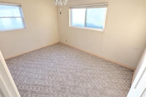 House in New Smyrna Beach, Florida 2 bedrooms, 100.15 sq.m. № 2398869 - photo 8