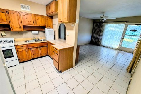 House in New Smyrna Beach, Florida 2 bedrooms, 100.15 sq.m. № 2398869 - photo 4