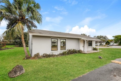 House in Miami, Florida 3 bedrooms, 112.78 sq.m. № 1948589 - photo 2