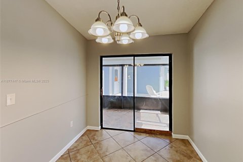 House in Miami, Florida 3 bedrooms, 112.78 sq.m. № 1948589 - photo 21