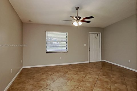 House in Miami, Florida 3 bedrooms, 112.78 sq.m. № 1948589 - photo 4