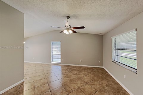 House in Miami, Florida 3 bedrooms, 112.78 sq.m. № 1948589 - photo 5