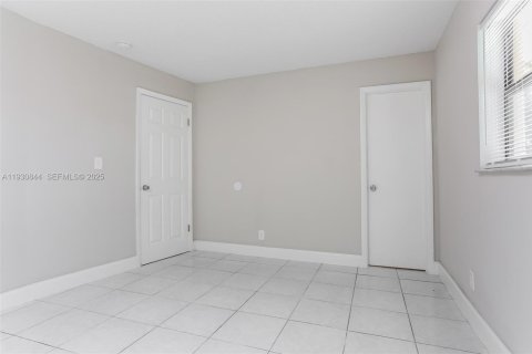 Снять в аренду виллу или дом в Норт-Лодердейл, Флорида 3 спальни, 103.31м2, № 1989521 - фото 8