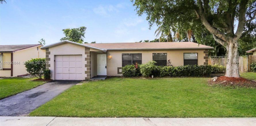 Дом в Норт-Лодердейл, Флорида 3 спальни, 103.31м2 № 1989521