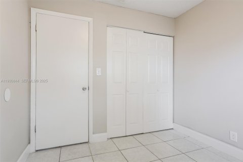 Снять в аренду виллу или дом в Норт-Лодердейл, Флорида 3 спальни, 103.31м2, № 1989521 - фото 11