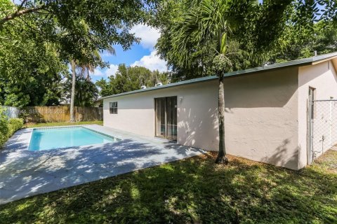 Снять в аренду виллу или дом в Норт-Лодердейл, Флорида 3 спальни, 103.31м2, № 1989521 - фото 14