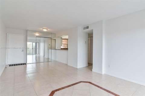 Copropriété à vendre à Miami, Floride: 2 chambres, 108.79 m2 № 2004223 - photo 9