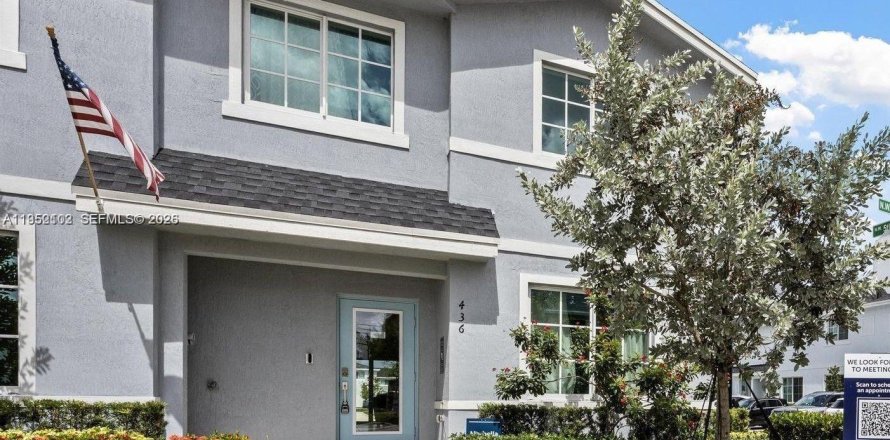 Adosado en Florida City, Florida 3 dormitorios, 159.33 m2 № 2008093