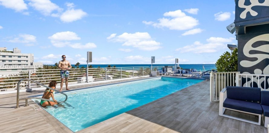 Estudio en el Condominio en Miami Beach, Florida № 2035386