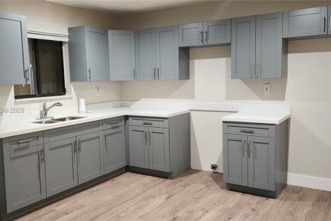 Casa en alquiler en Miramar, Florida, 2 dormitorios, 162.86 m2 № 1978776 - foto 3