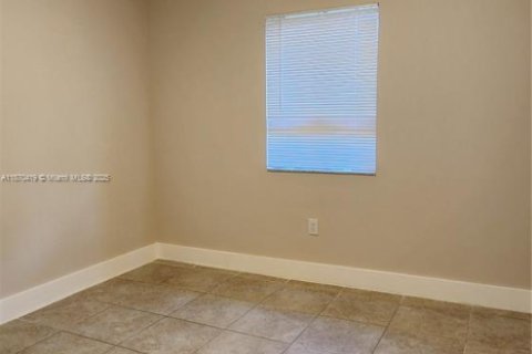 Casa en alquiler en Miramar, Florida, 2 dormitorios, 162.86 m2 № 1978776 - foto 5