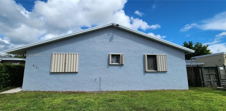 Casa en Miramar, Florida 2 dormitorios, 162.86 m2 № 1978776