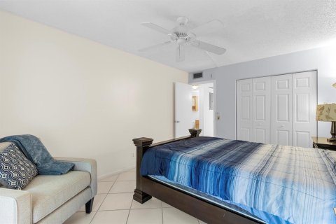 Condo in Deerfield Beach, Florida, 2 bedrooms  № 2245440 - photo 15