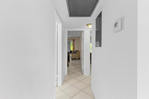 Condo in Deerfield Beach, Florida, 2 bedrooms  № 2245440 - photo 12