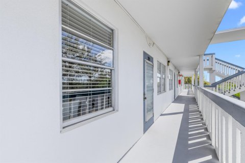 Condo in Deerfield Beach, Florida, 2 bedrooms  № 2245440 - photo 2