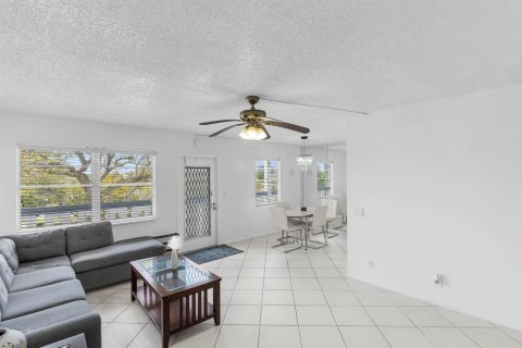 Condo in Deerfield Beach, Florida, 2 bedrooms  № 2245440 - photo 4